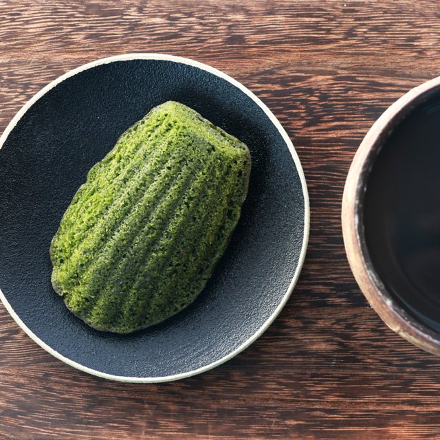 濃厚抹茶と黒豆のマドレーヌ　「松韻（しょういん）」１０個入×２箱